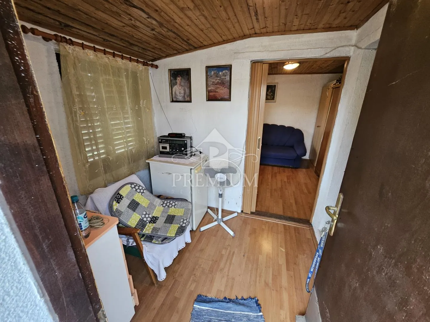 stan sa garažom i okućnicom, mirna lokacija - slika 29