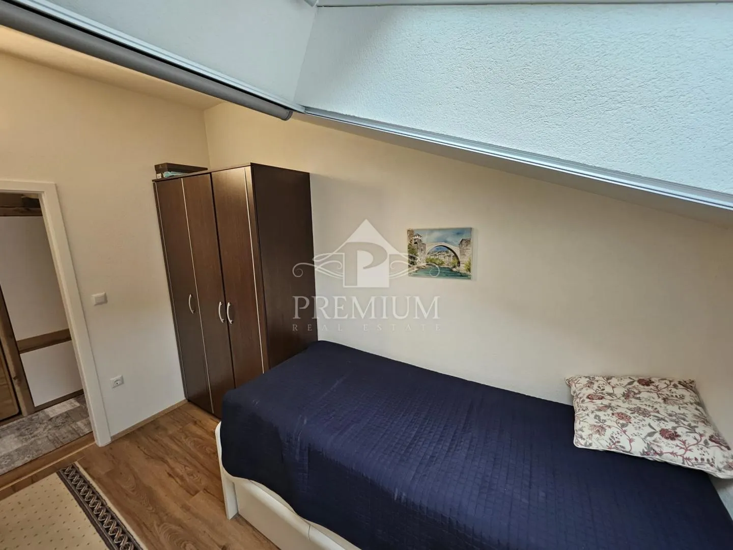 novoadaptirani stan blizu centra s prekrasnim pogledom - slika 20