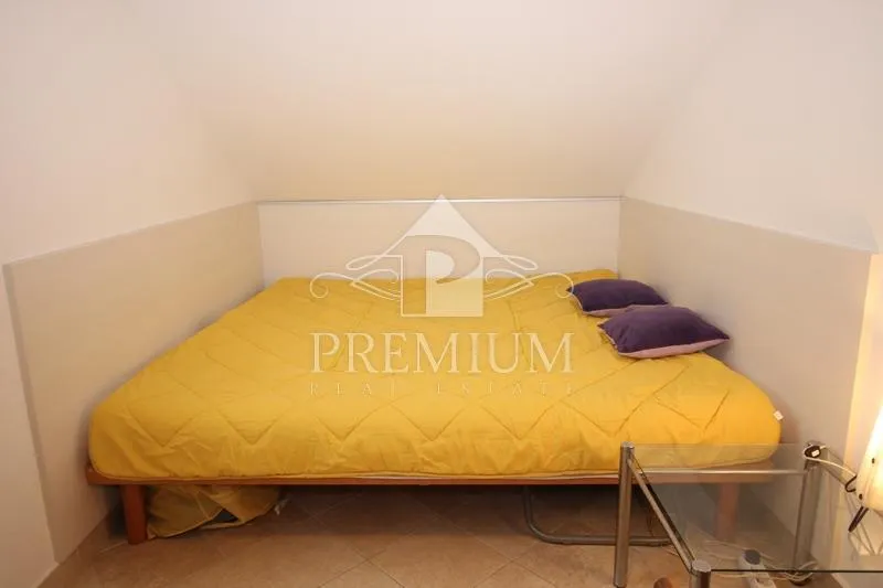 stara jezgra, kuća na 4 etaže, 5 apartmana, pogodno za razne djelatnosti - slika 54
