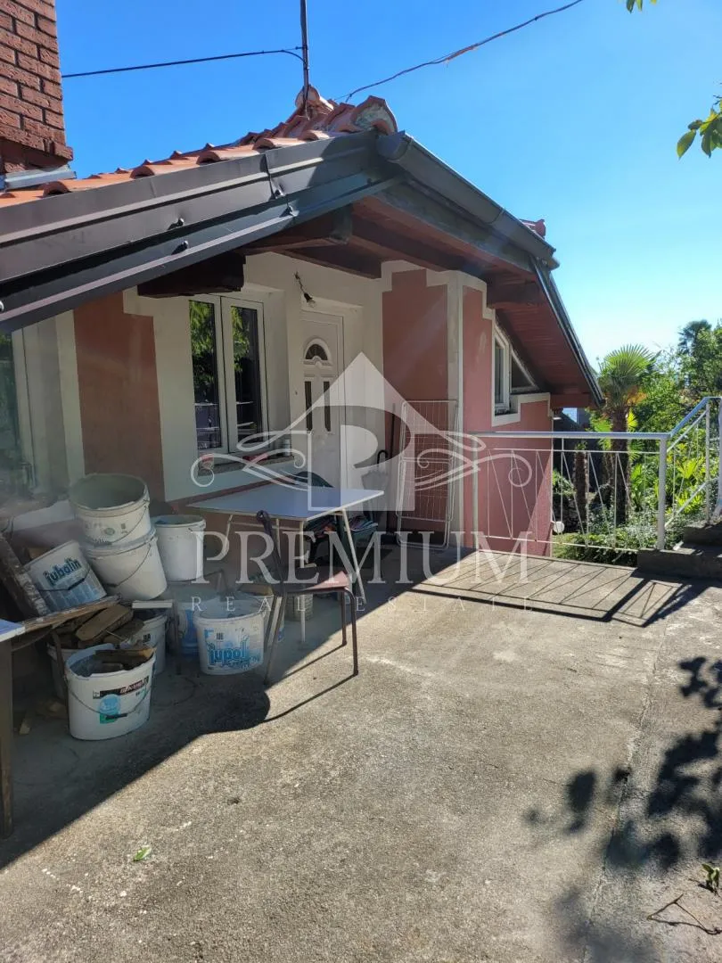 kuća sa 4 stambene jedinice, pogled, dvorište - slika 18