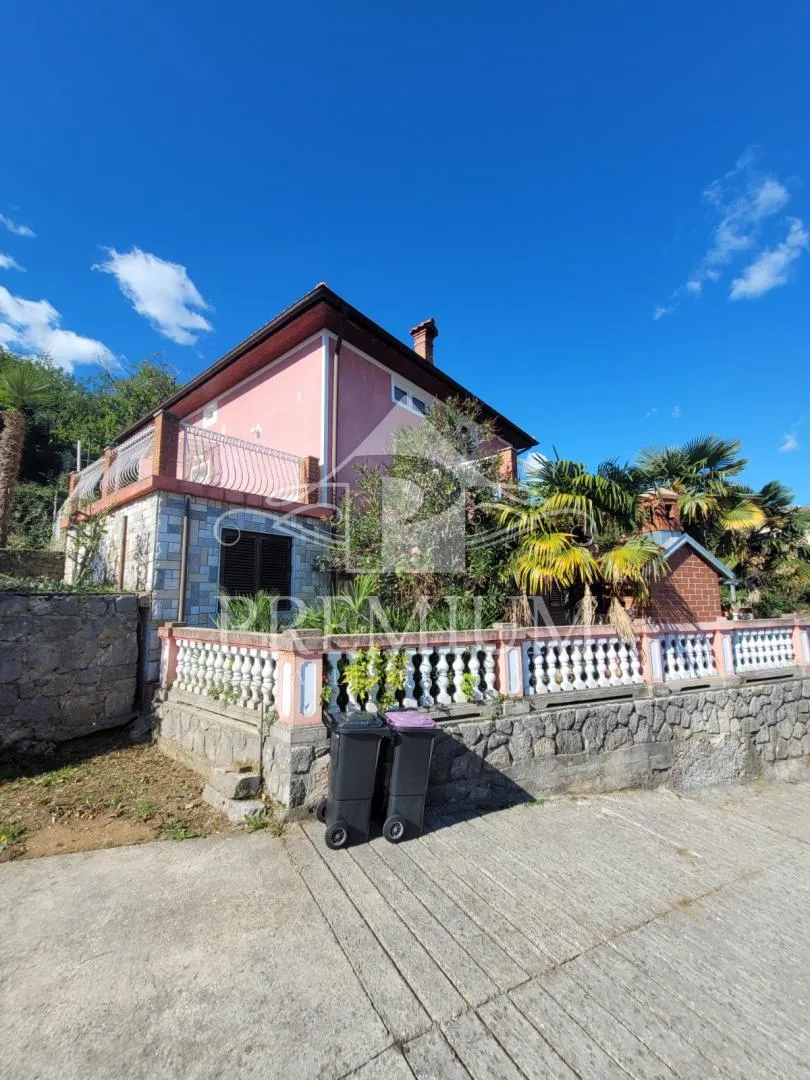 kuća sa 4 stambene jedinice, pogled, dvorište - slika 7