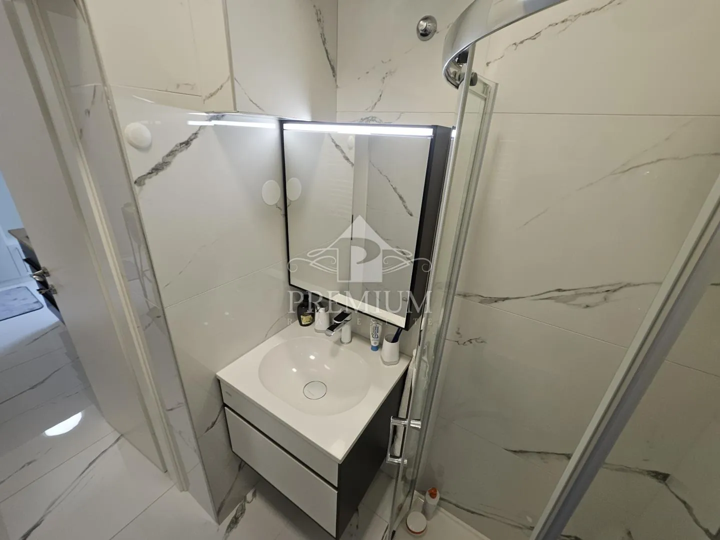 studio apartman, blizina mora i centra - slika 14