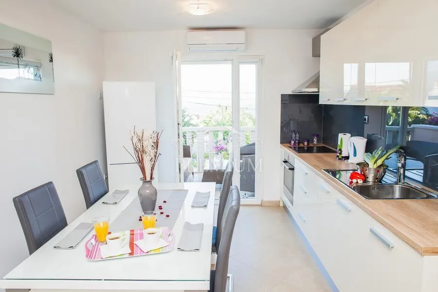 etaža kuće sa dva odvojena apartmana na mirnoj lokaciji - slika 22