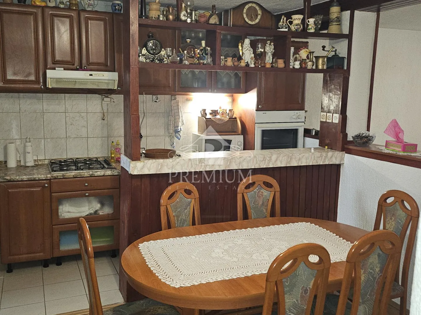 stan sa garažom i okućnicom, mirna lokacija - slika 10