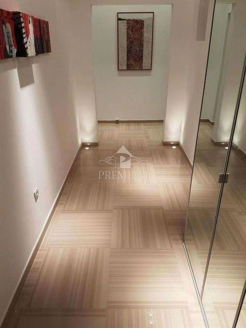 adaptiran stan u staroj vili blizu centra i mora, garaža, pogled - slika 42