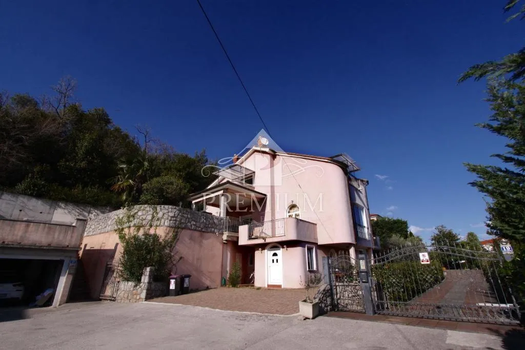 troetažni stan 290 m2, blizina mora, pogled,garaža - slika 33