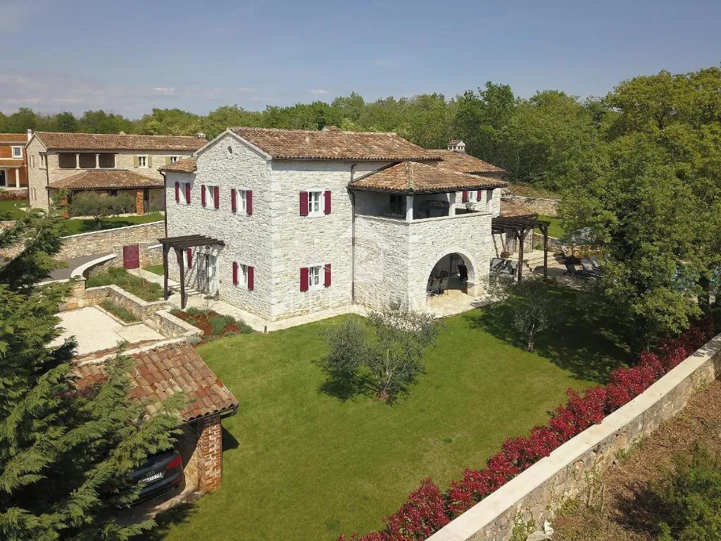 autohtona istarska vila sa bazenom u srcu istre - slika 39