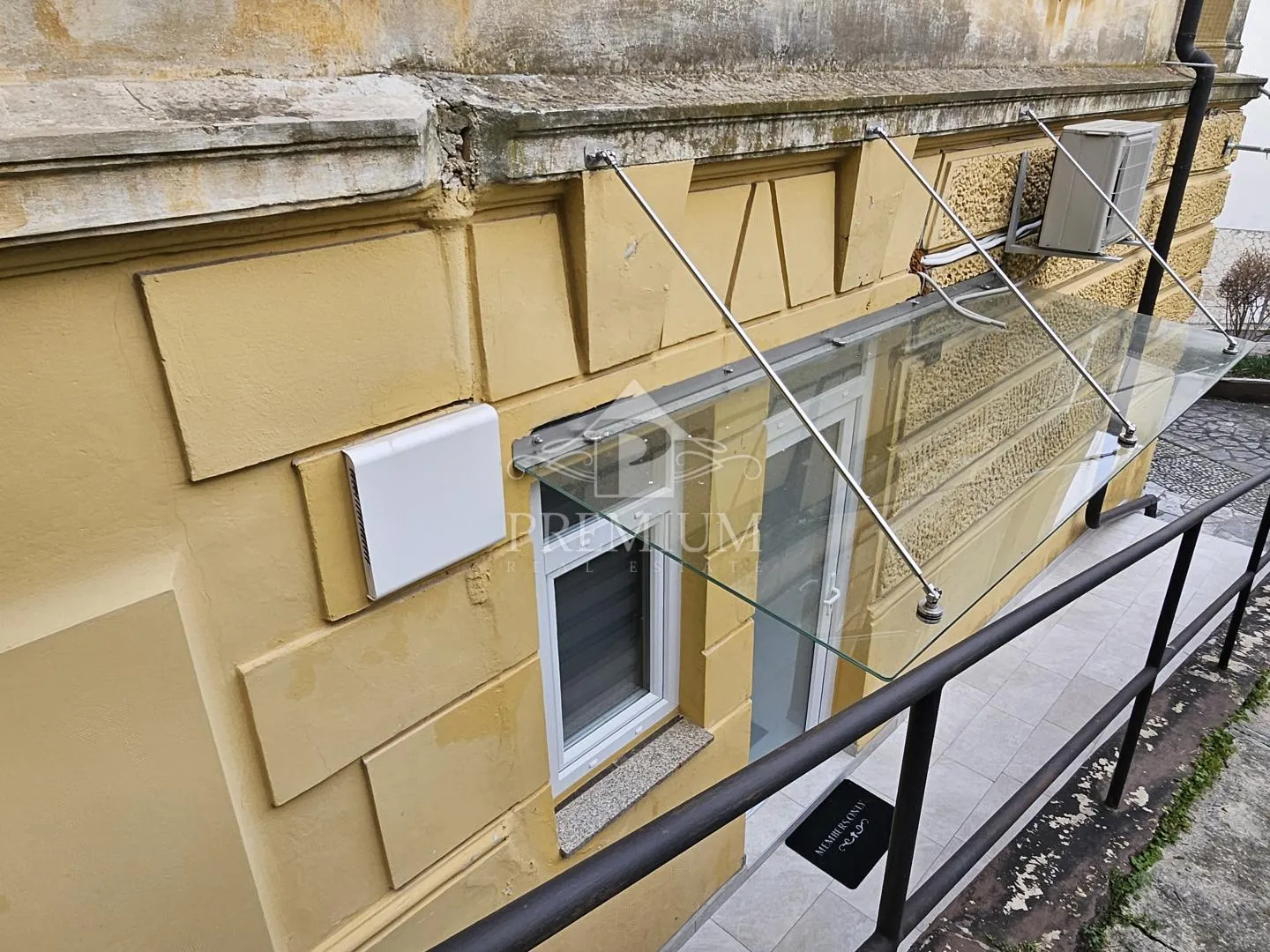 studio apartman, blizina mora i centra - slika 16