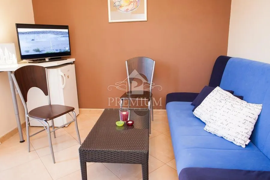 etaža kuće sa dva odvojena apartmana na mirnoj lokaciji - slika 18