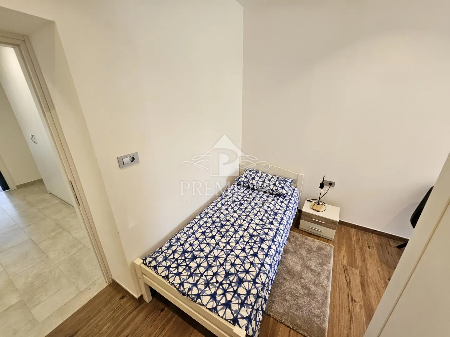 stan 87 m2, dugoročni najam, parking - slika 10