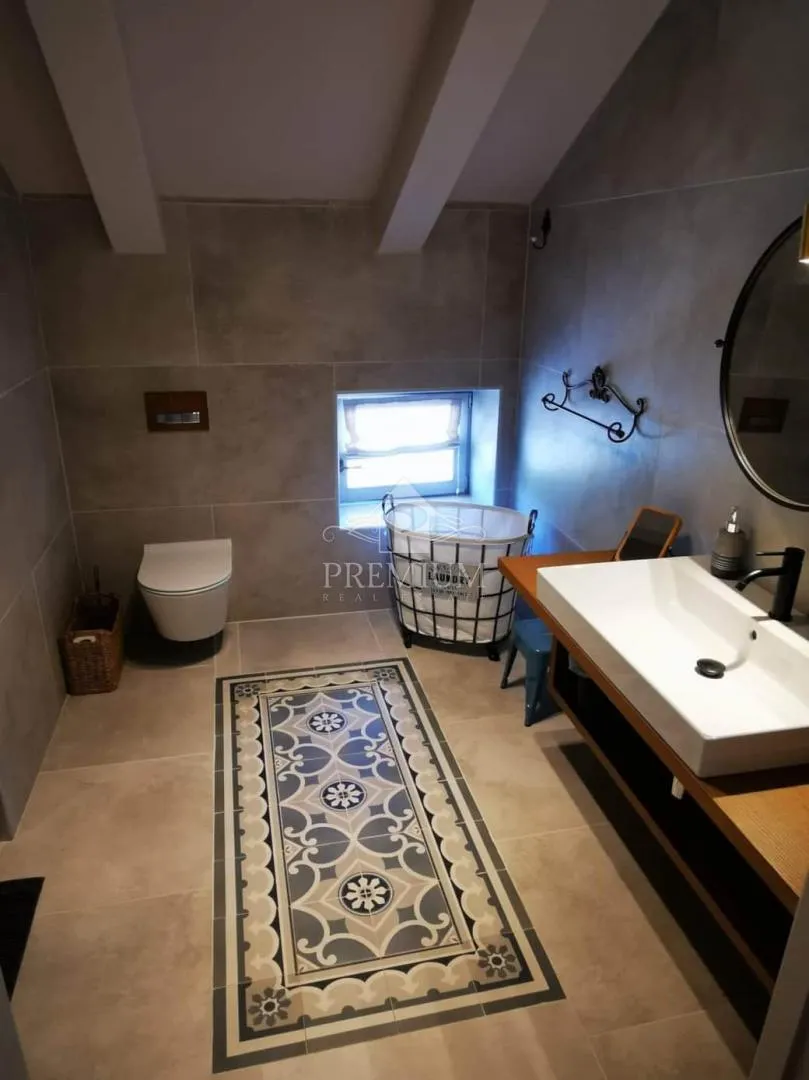 prekrasna renovirana stancija sa bazenom - slika 33