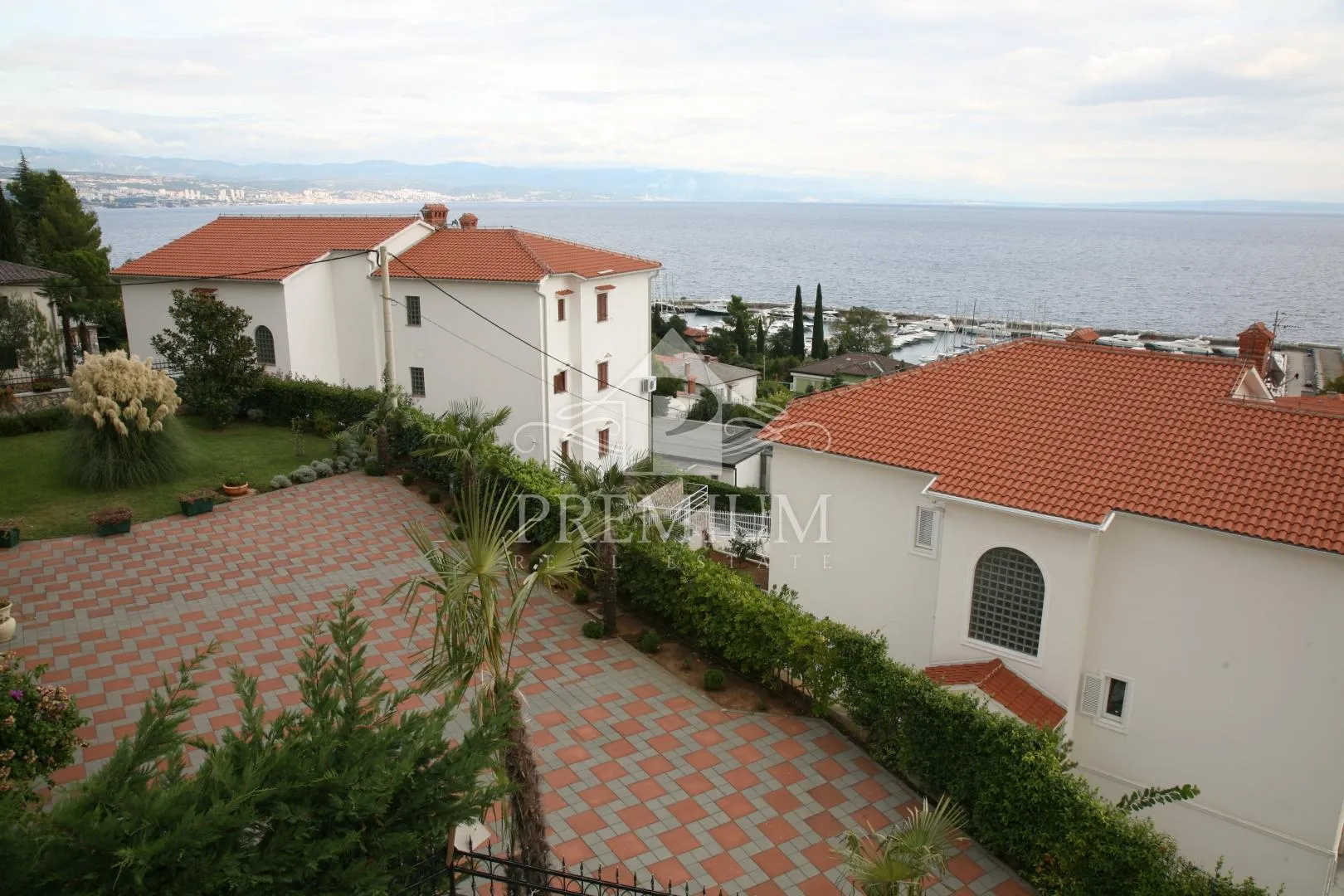 ičići - vila sa 7 stambenih jedinica, blizina mora - slika 7
