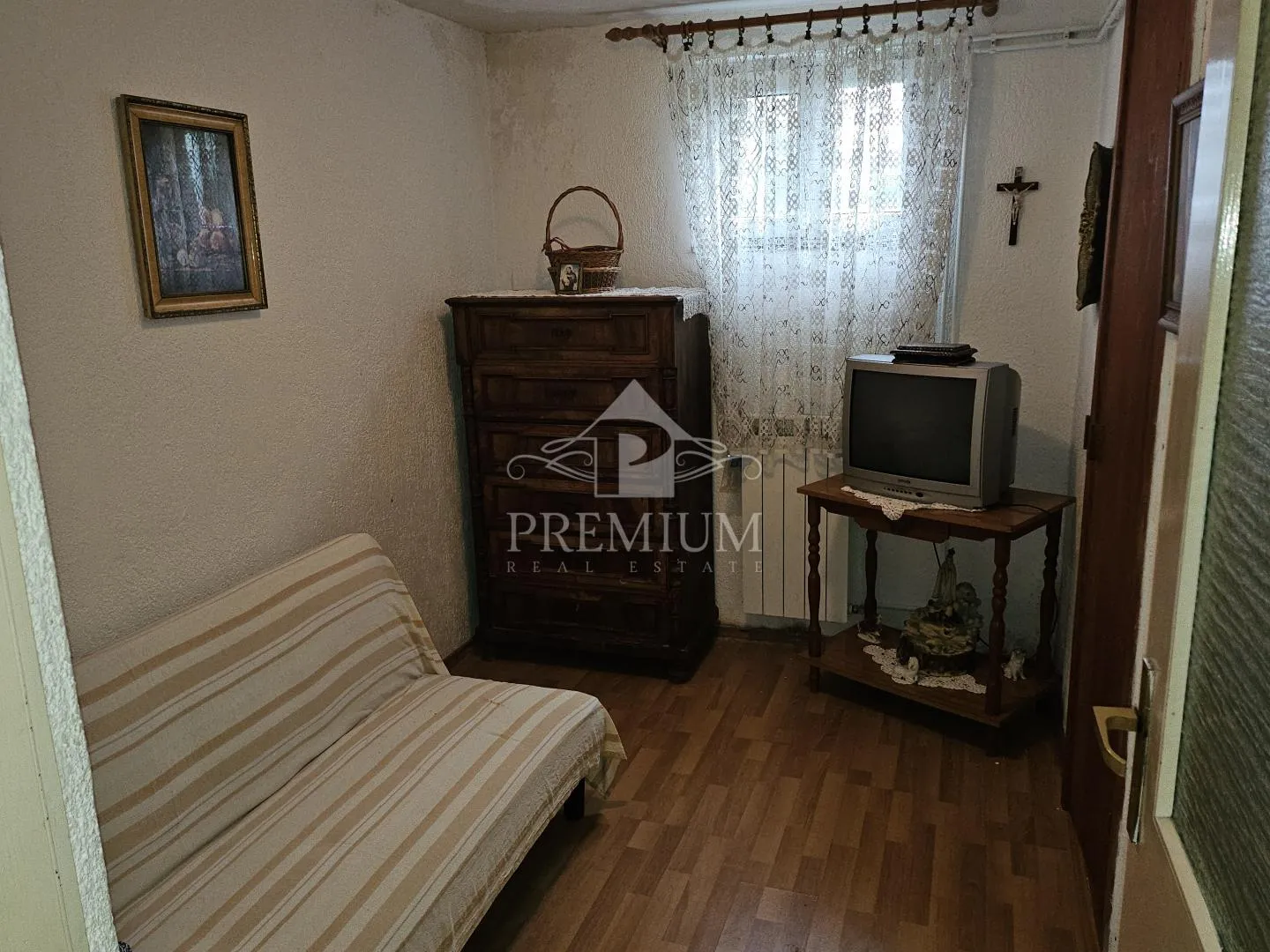 stan sa garažom i okućnicom, mirna lokacija - slika 17