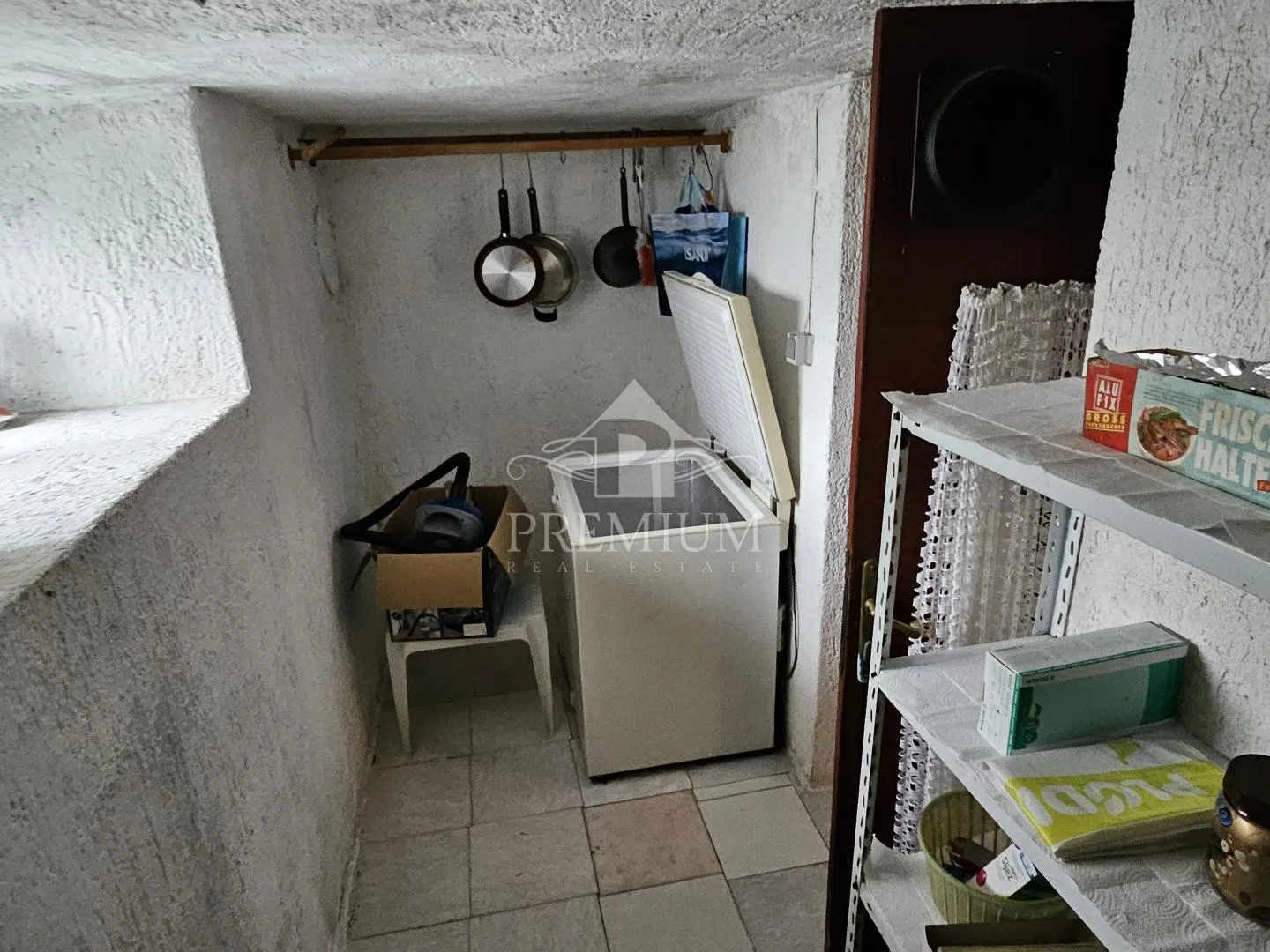 stan sa garažom i okućnicom, mirna lokacija - slika 15