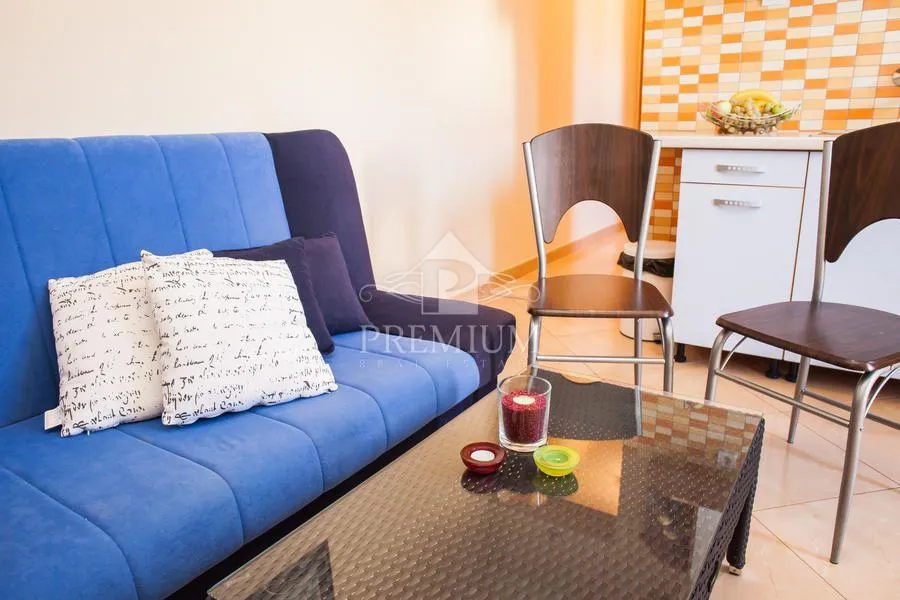 etaža kuće sa dva odvojena apartmana na mirnoj lokaciji - slika 19