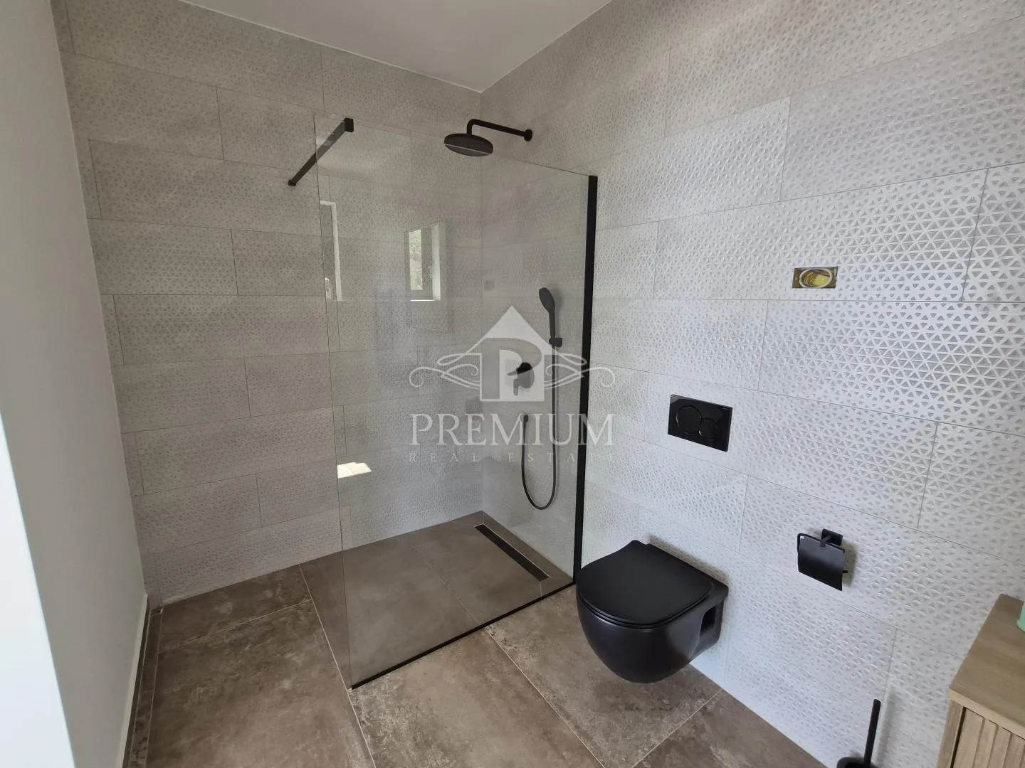 moderna novogradnja sa bazenom, pogled, garaža - slika 10