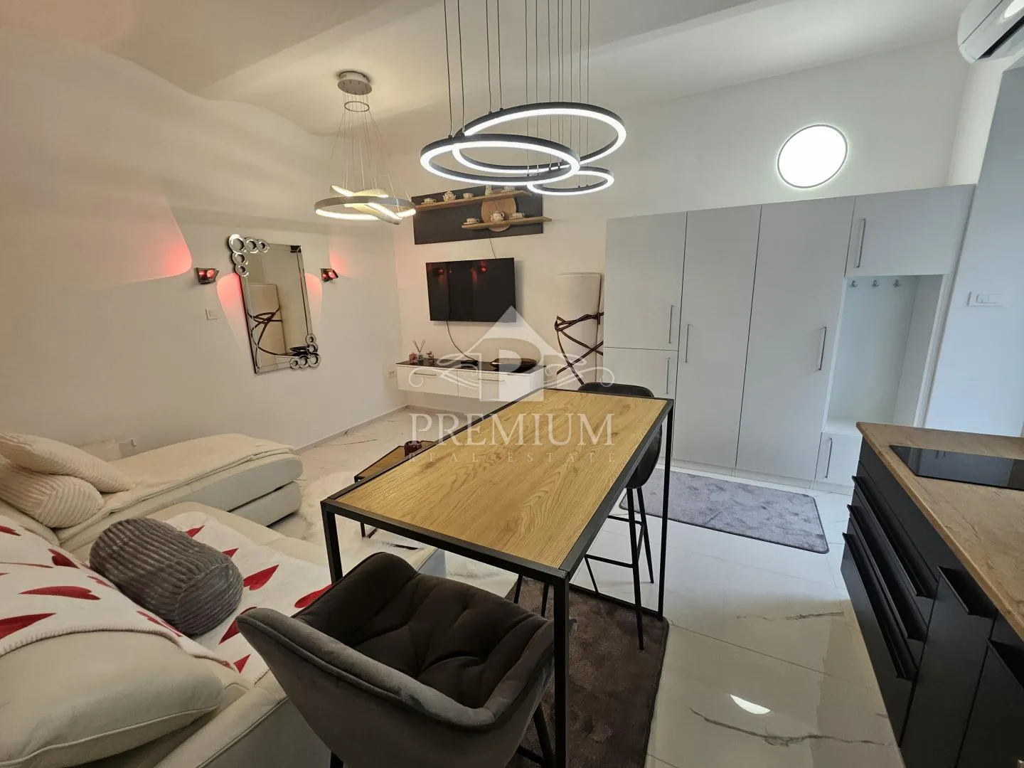 studio apartman, blizina mora i centra - slika 2