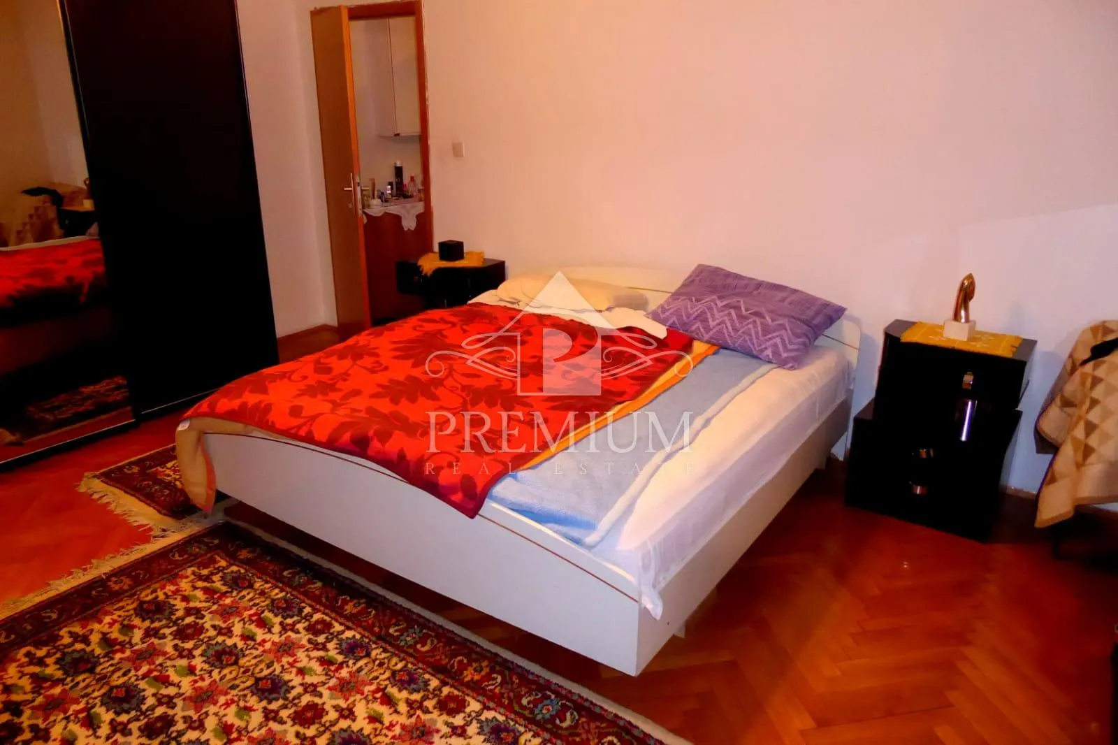 kuća sa tri stambene jedinice, okućnica, blizina centra - slika 6