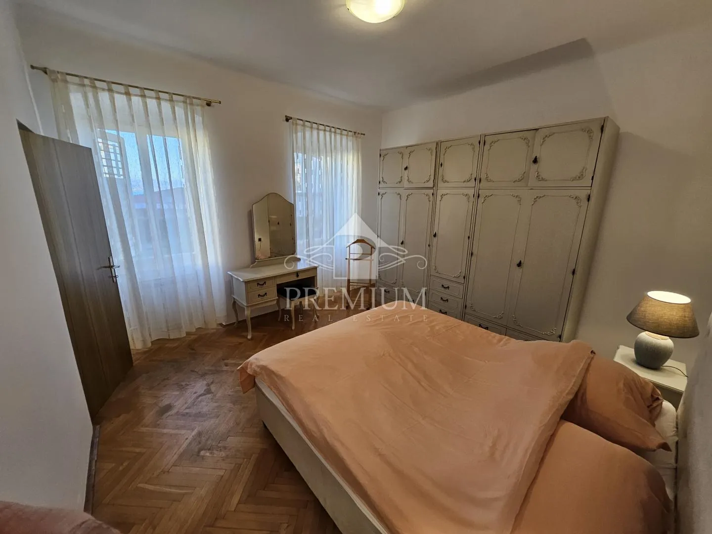 stan sa okućnicom, strogi centar - slika 7