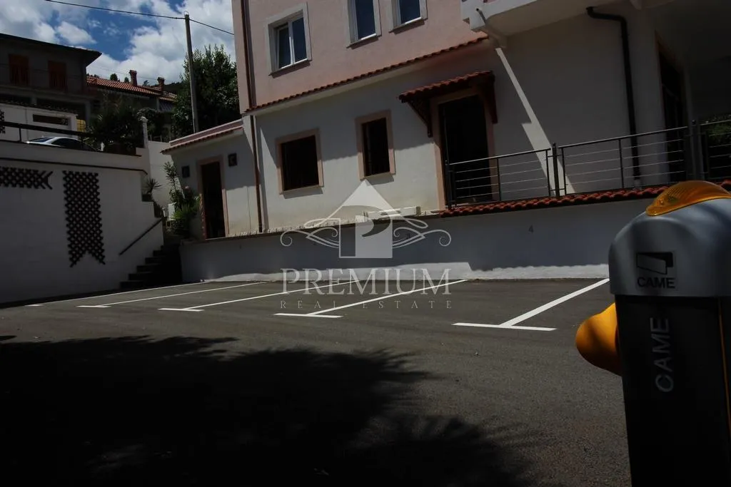 dvoetažni stan sa 2 terase i balkonom, blizina centra - slika 18