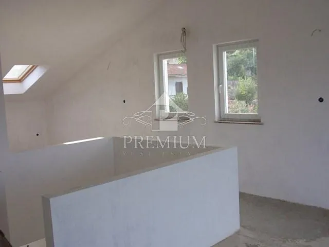 dvoetažni stan na mirnoj lokaciji, 2 balkona, otvoren pogled - slika 22