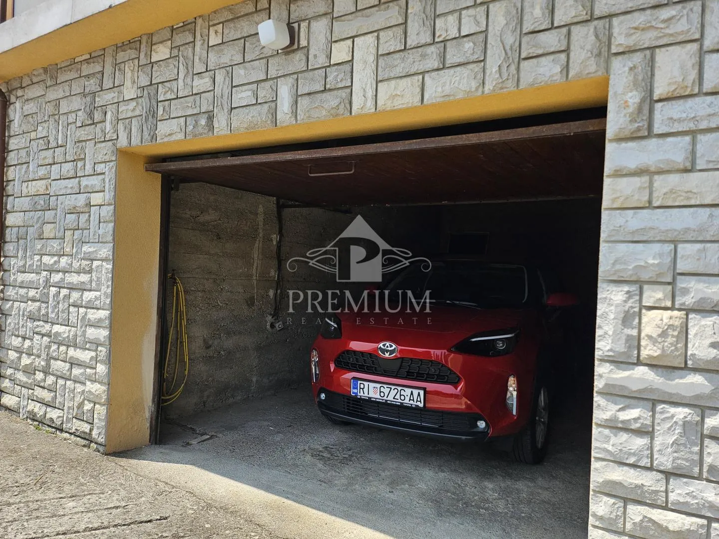 stan blizu centra sa prekrasnim pogledom - slika 25