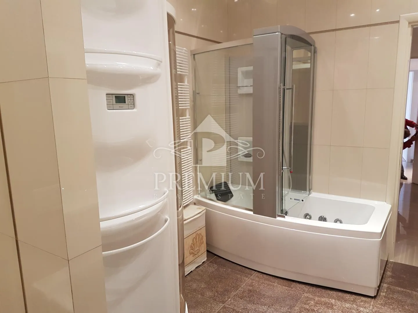 adaptiran stan u staroj vili blizu centra i mora, garaža, pogled - slika 33