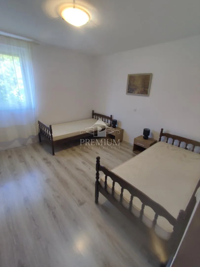 dvosobni stan na mirnoj lokaciji - slika 17