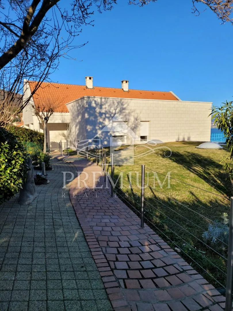 ekskluzivna vila sa bazenom, blizina mora - slika 43