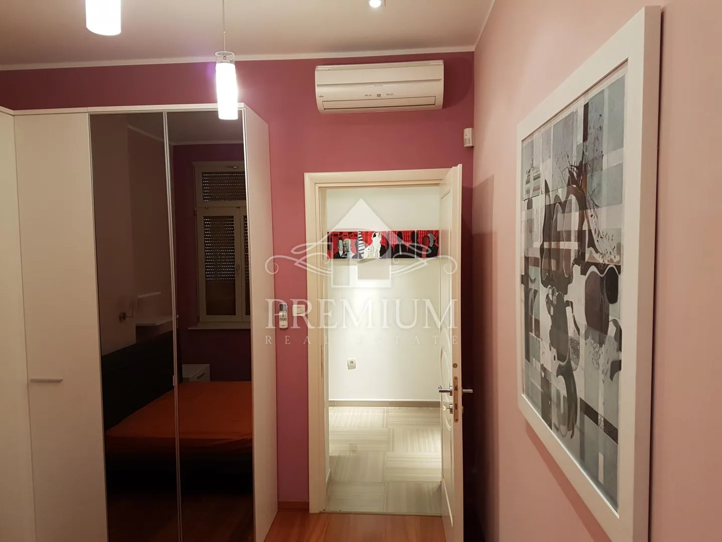 adaptiran stan u staroj vili blizu centra i mora, garaža, pogled - slika 24