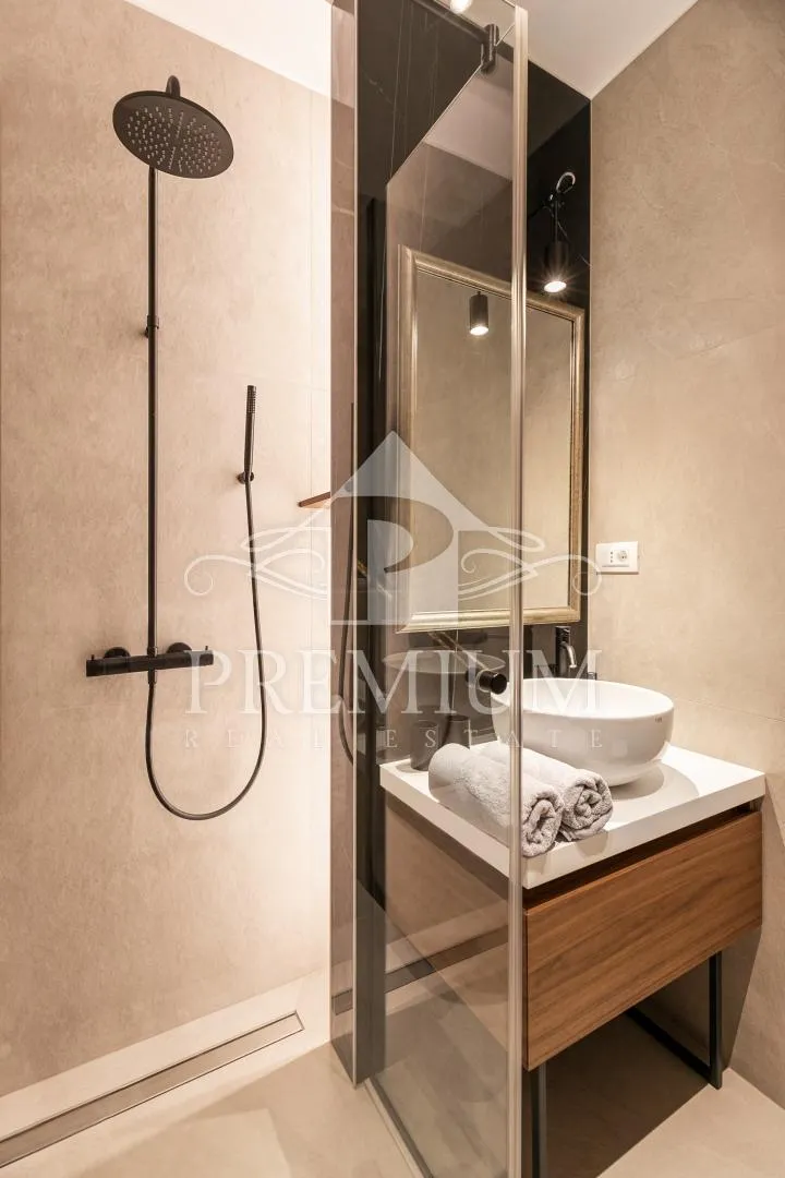 luksuzan stan, 160 m2, 2 app + 3 sobe - slika 49