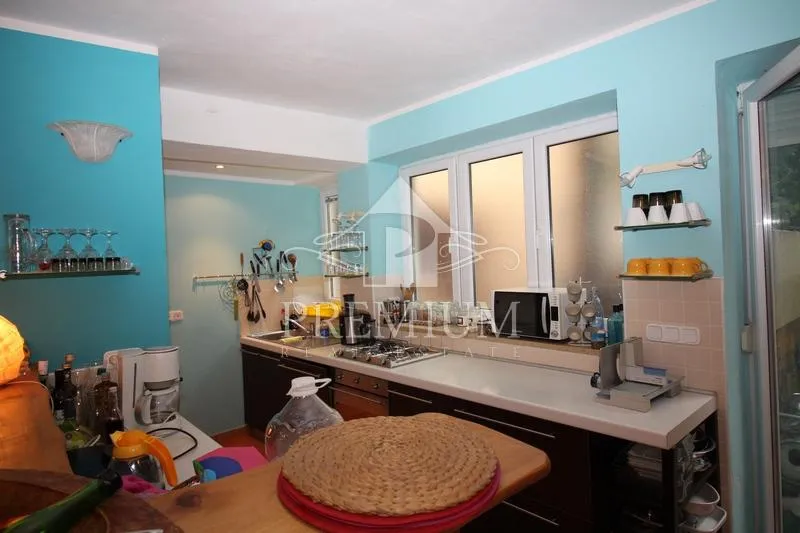 stara jezgra, kuća na 4 etaže, 5 apartmana, pogodno za razne djelatnosti - slika 10