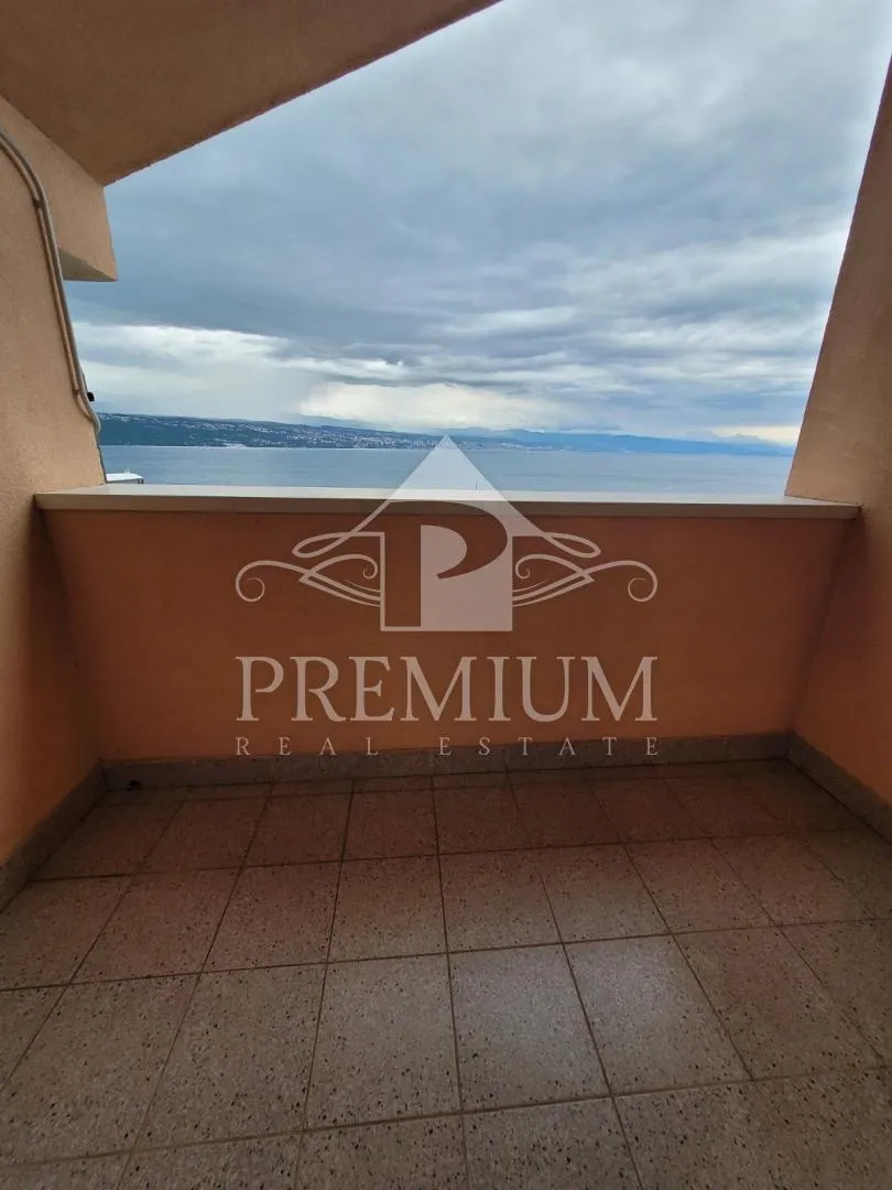 novoadaptirani stan blizu centra s prekrasnim pogledom - slika 26