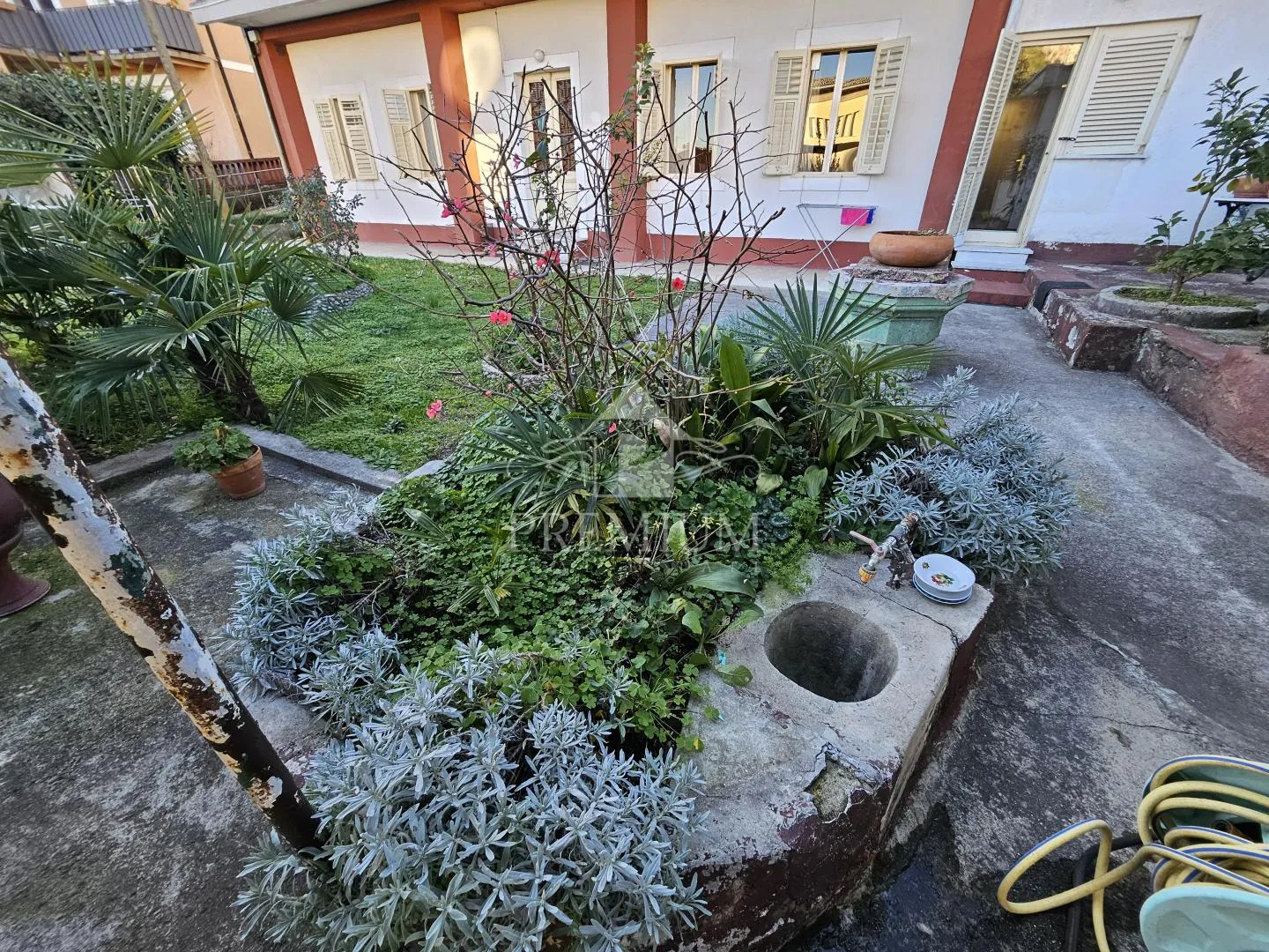 stan sa okućnicom, strogi centar - slika 17
