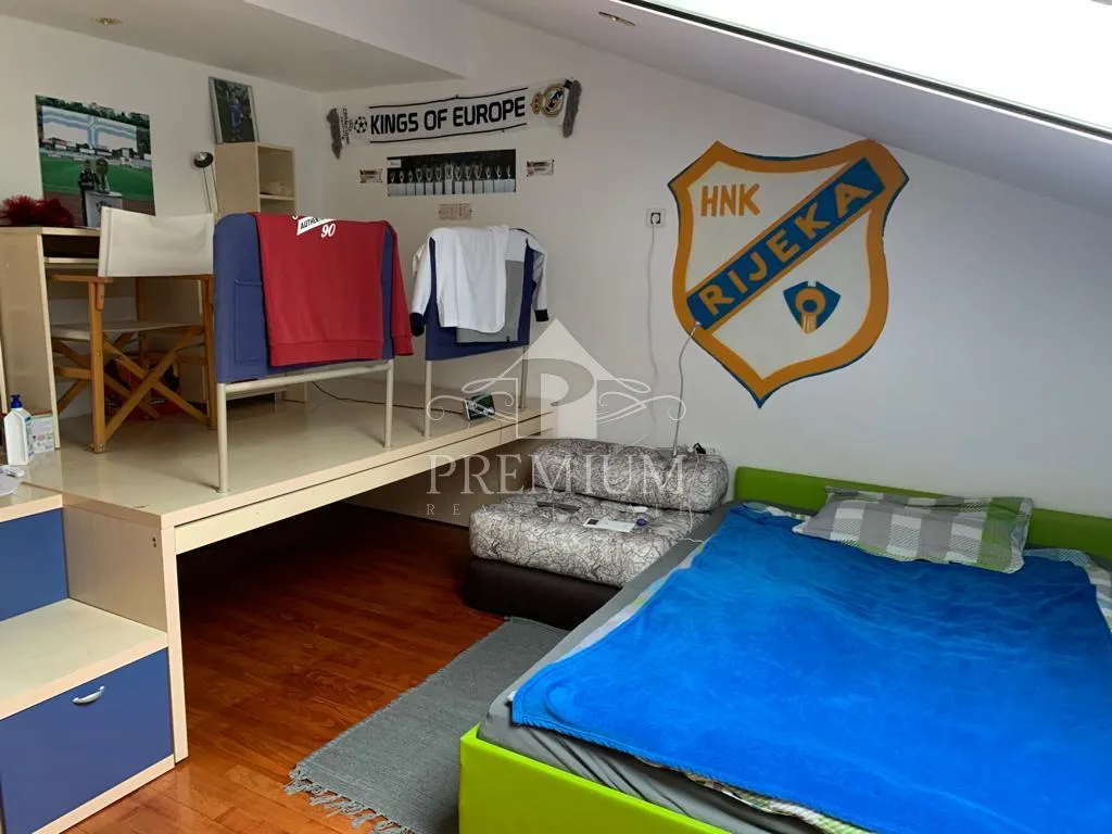 ekskluzivan dvoetažan stan, 4s + db, parking, pogled - slika 23