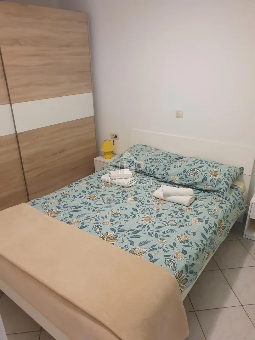 moderno uređen stan sa pogledom na more i parkingom - slika 5