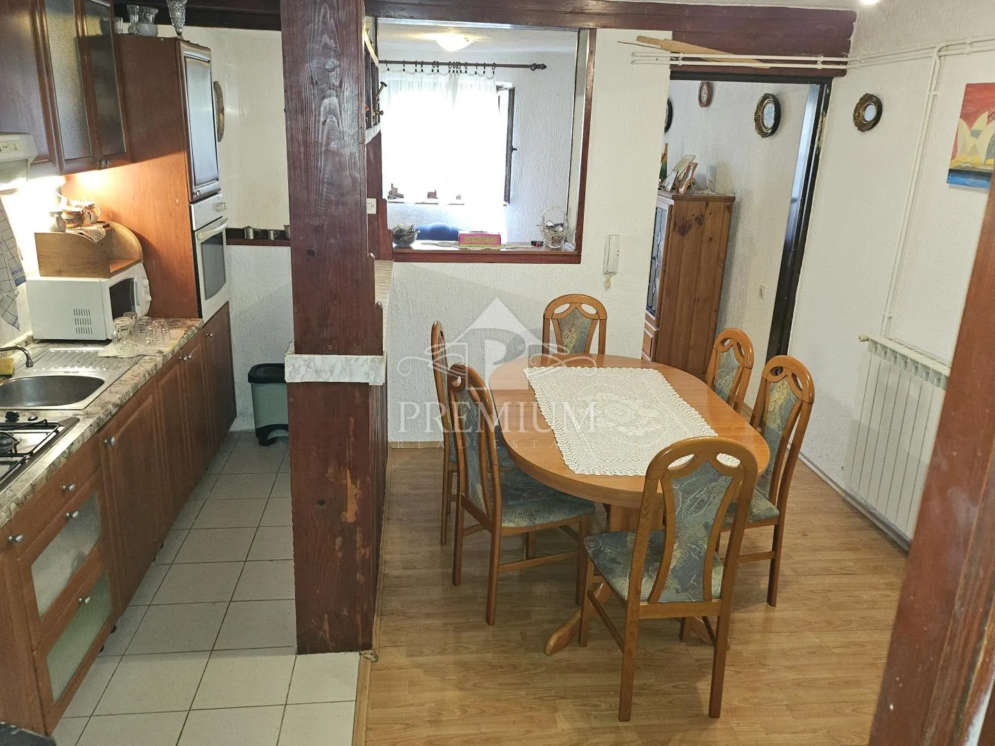 stan sa garažom i okućnicom, mirna lokacija - slika 11