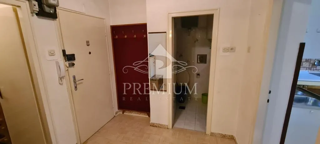 stan 50 m2 sa loggiom, pogled na more - slika 13