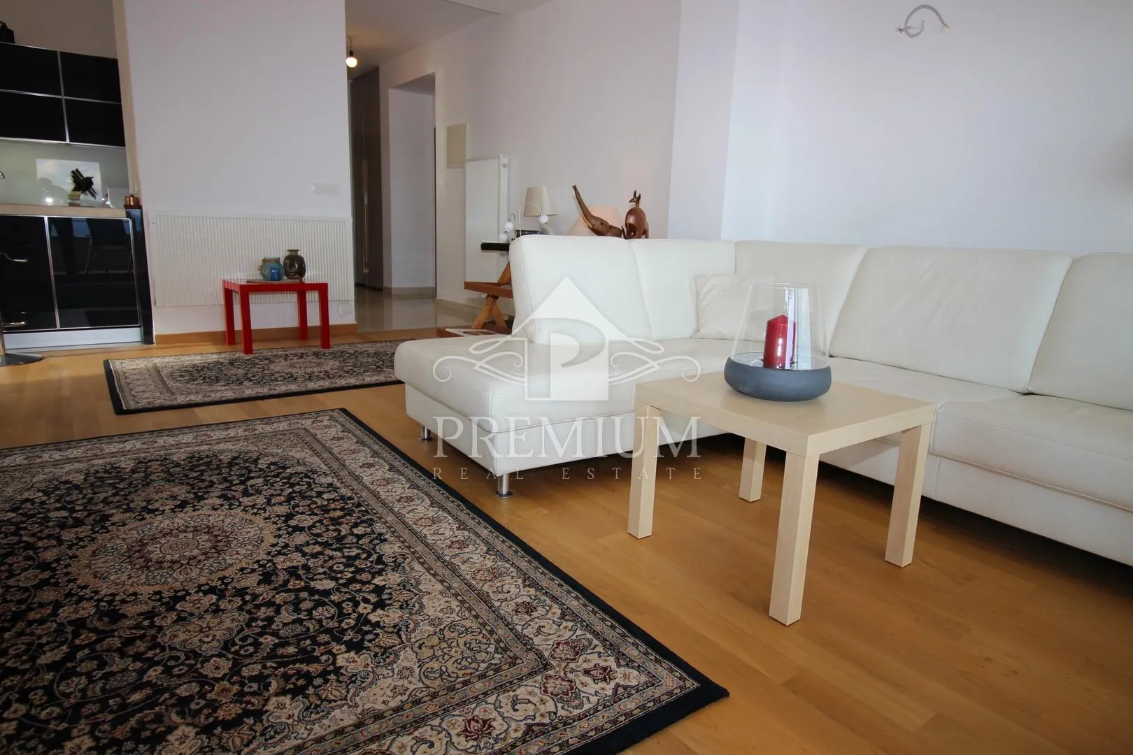 stan u urbanoj vili s bazenom, garaža, pogled, mirna lokacija - slika 14