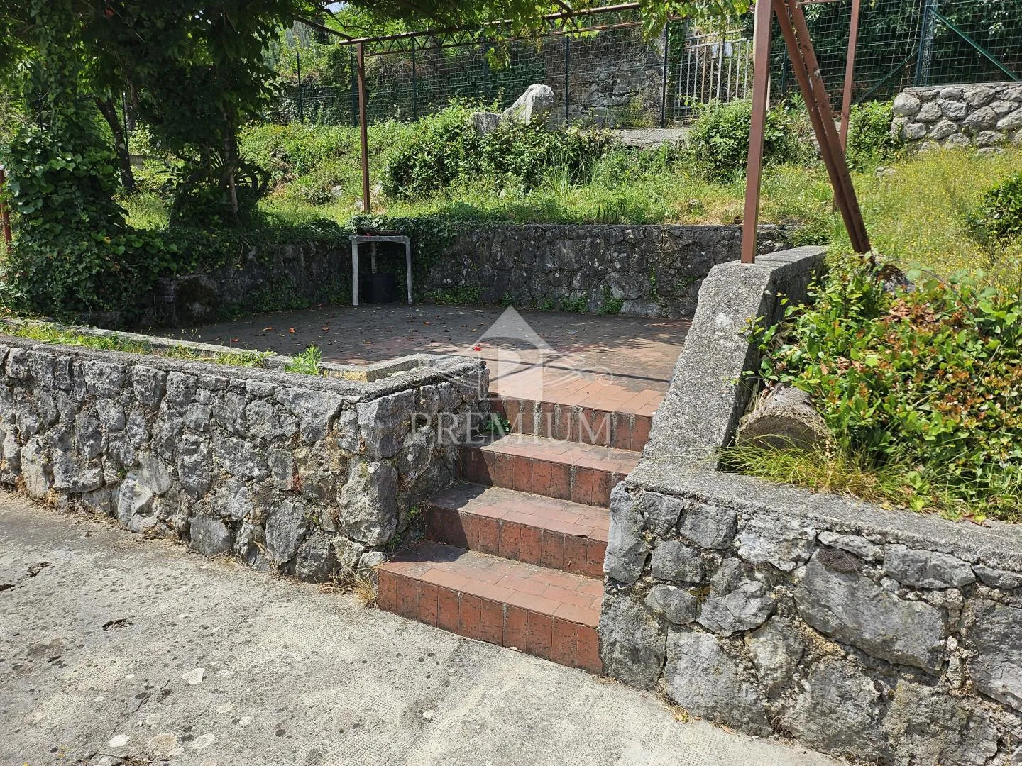 stan blizu centra sa prekrasnim pogledom - slika 22