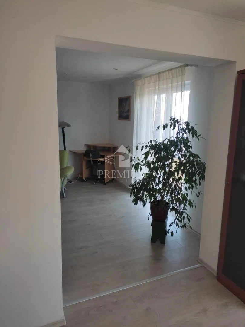 dvosobni stan na mirnoj lokaciji - slika 15