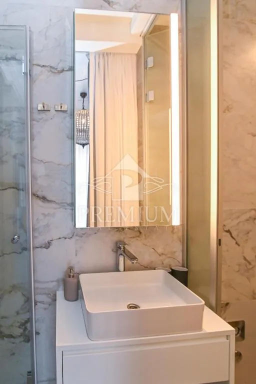 stan i apartman u centru opatije - slika 12