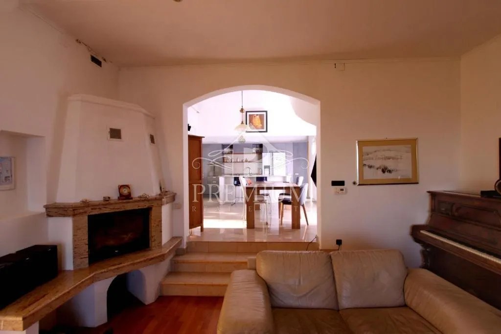 troetažni stan 290 m2, blizina mora, pogled,garaža - slika 10