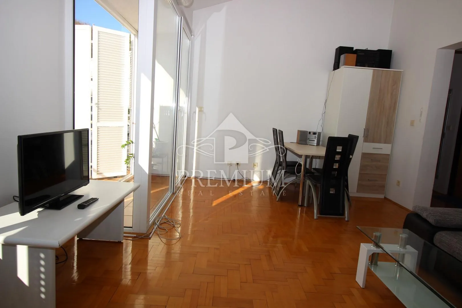 stan na dobroj lokaciji, 2s + db, parking, balkon, terasa - slika 4