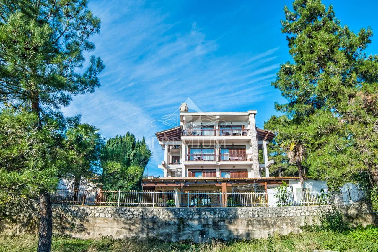 samostojeća apartmanska kuća sa prekrasnim pogledom - slika 2