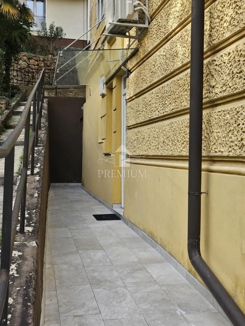 studio apartman, blizina mora i centra - slika 9