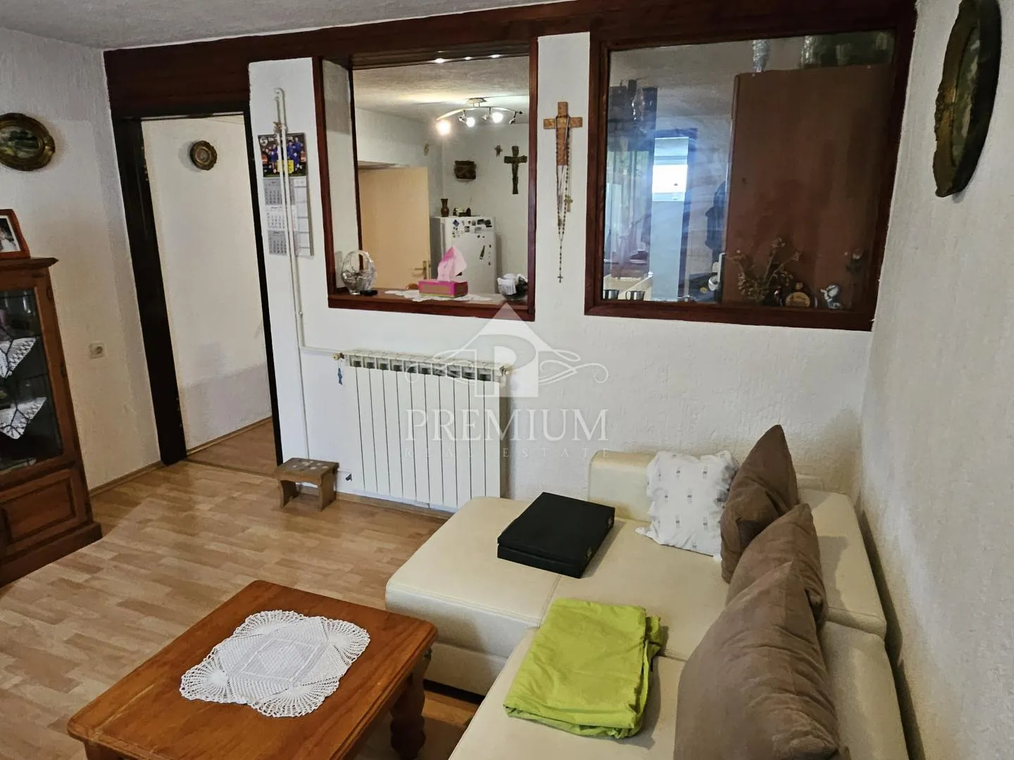 stan sa garažom i okućnicom, mirna lokacija - slika 8