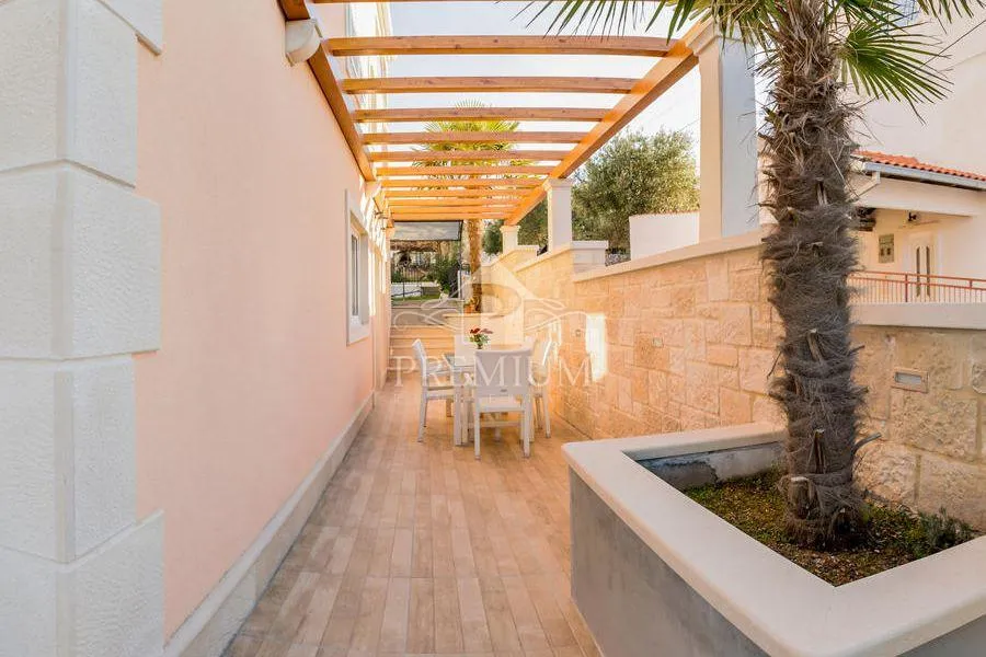 etaža kuće sa dva odvojena apartmana na mirnoj lokaciji - slika 4