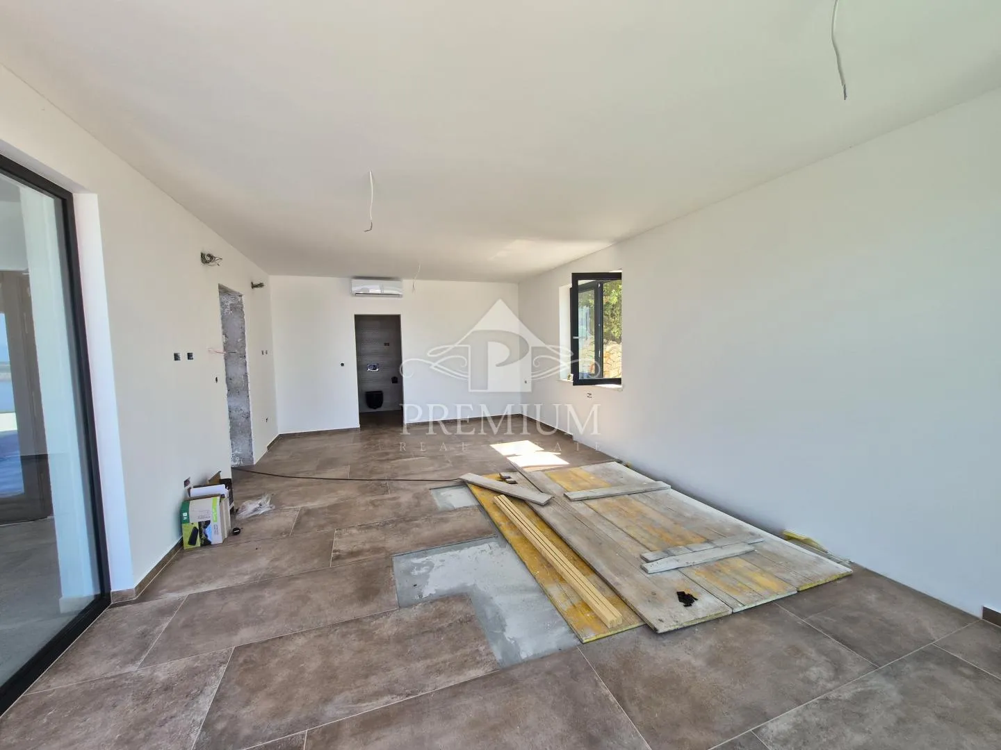 moderna novogradnja sa bazenom, pogled, garaža - slika 7