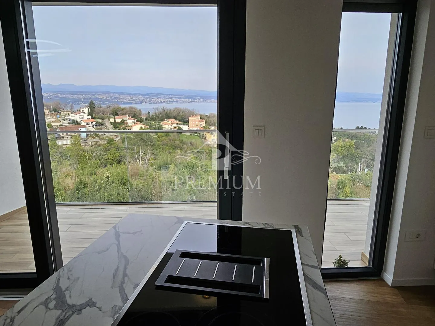 dvoetažan moderan stan, parking, otvoren pogled - slika 15